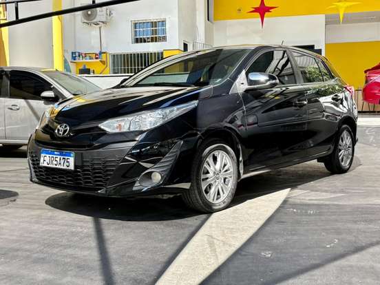 TOYOTA-YARIS-2018