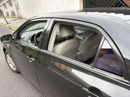 TOYOTA-COROLLA-2011