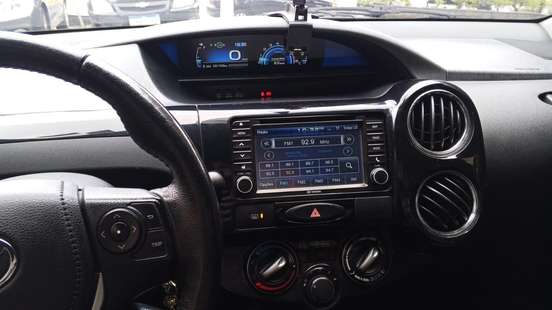TOYOTA-ETIOS-2017