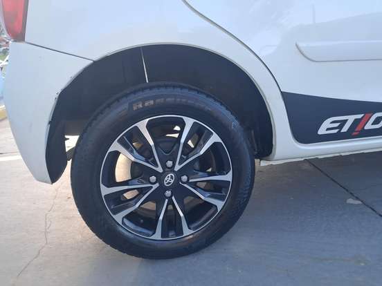 TOYOTA-ETIOS-2014