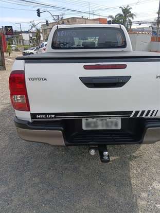 TOYOTA-HILUX-2018