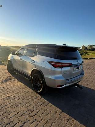 TOYOTA-HILUX SW4-2022