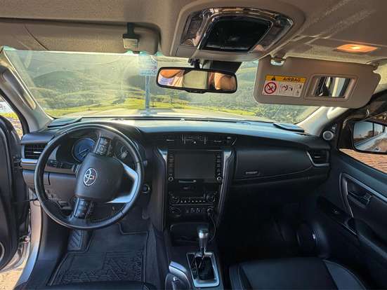 TOYOTA-HILUX SW4-2022