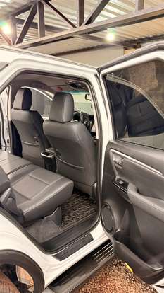 TOYOTA-HILUX SW4-2025