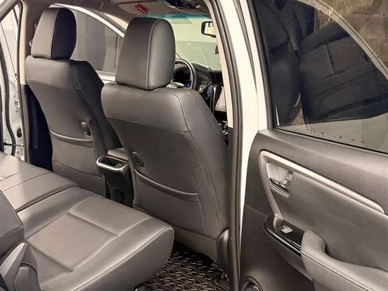 TOYOTA-HILUX SW4-2.8 D-4D TURBO DIESEL SRX PLATINUM 7L 4X4 AUTOMÁTICO TOYOTA-HILUX SW4-2025