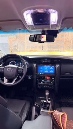 TOYOTA-HILUX SW4-2025