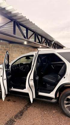 TOYOTA-HILUX SW4-2025