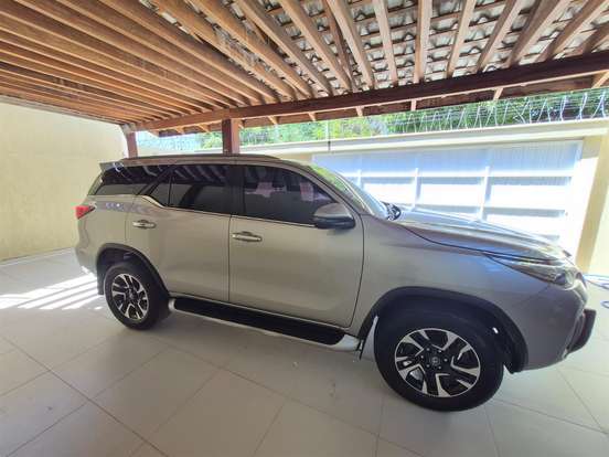 TOYOTA-HILUX SW4-2.8 SRX 4X4 7 LUGARES 16V TURBO INTERCOOLER DIESEL 4P AUTOMÁTICO TOYOTA-HILUX SW4-2018