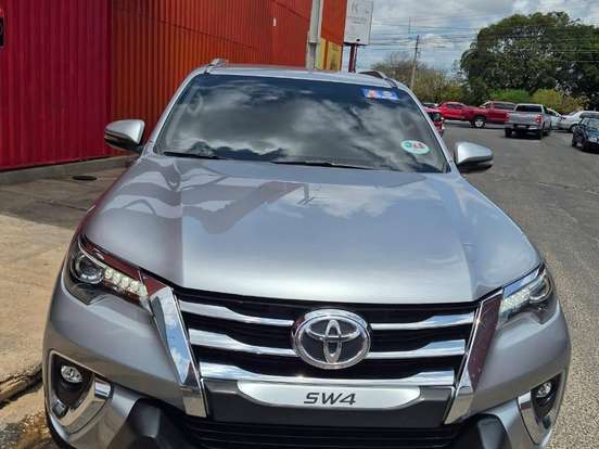 TOYOTA-HILUX SW4-2.8 SRX 4X4 7 LUGARES 16V TURBO INTERCOOLER DIESEL 4P AUTOMÁTICO TOYOTA-HILUX SW4-2018