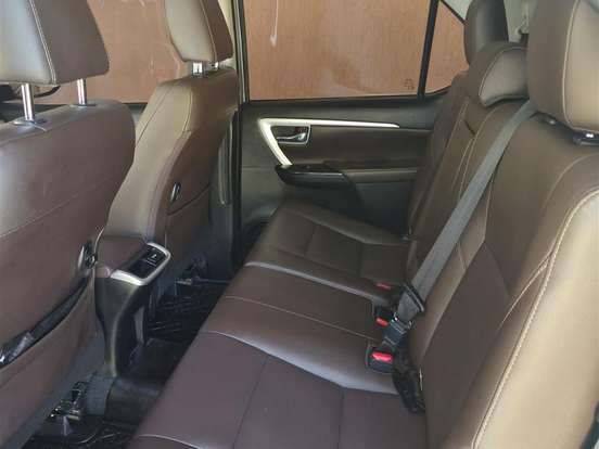 TOYOTA-HILUX SW4-2.8 SRX 4X4 7 LUGARES 16V TURBO INTERCOOLER DIESEL 4P AUTOMÁTICO TOYOTA-HILUX SW4-2018