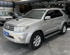 TOYOTA HILUX SW4 3.0 SRV 4X4 7 LUGARES 16V TURBO INTERCOOLER DIESEL 4P AUTOMÁTICO TOYOTA HILUX SW4 3.0 SRV 4X4 7 LUGARES 16V TURBO INTERCOOLER DIESEL 4P AUTOMÁTICO