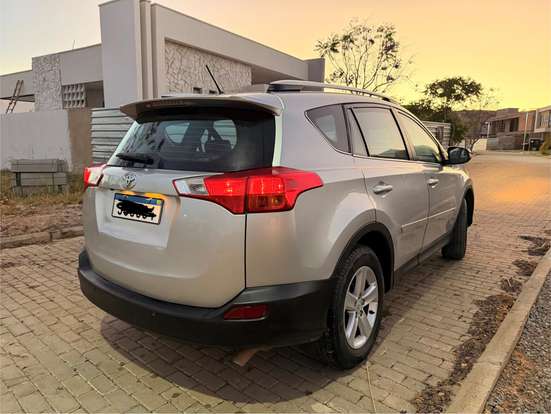 TOYOTA-RAV4-2.5 4X4 16V GASOLINA 4P AUTOMÁTICO TOYOTA-RAV4-2013
