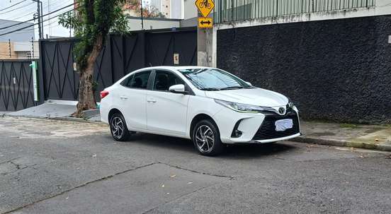 TOYOTA-YARIS-2024