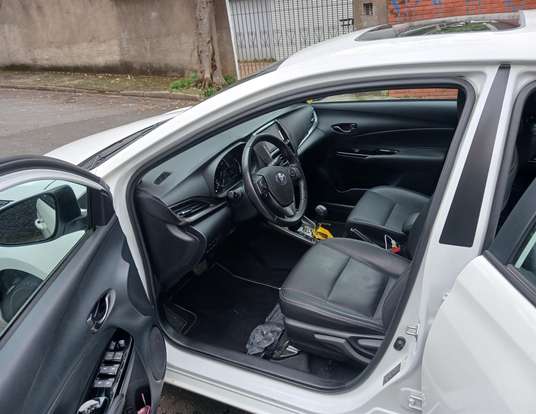 TOYOTA-YARIS-2024