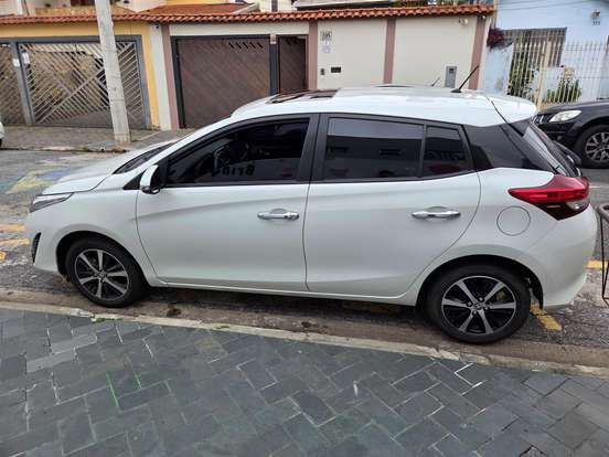 TOYOTA-YARIS-2019