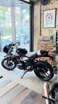 TRIUMPH-THRUXTON 400-2026