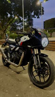 TRIUMPH-THRUXTON 400-2026