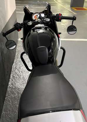 TRIUMPH-THRUXTON 400-2026