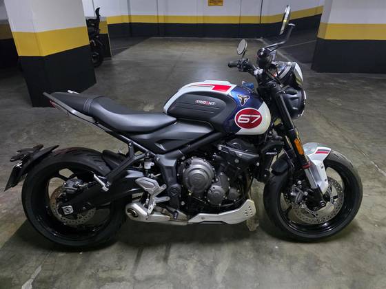 TRIUMPH TRIDENT 660 TRIPLE TRIBUTE EDITION 