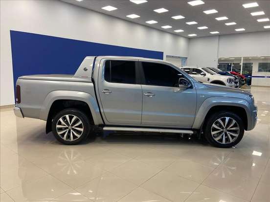 VOLKSWAGEN-AMAROK-2022