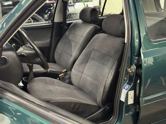 VOLKSWAGEN-GOLF-1996