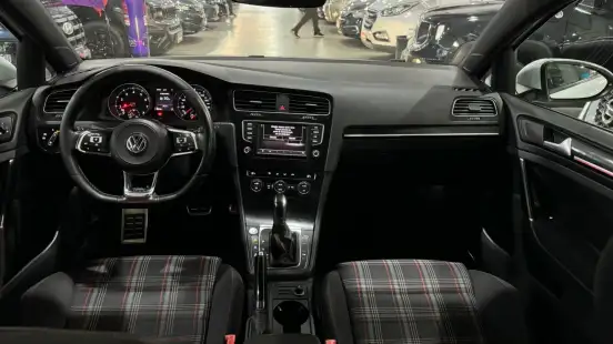 VOLKSWAGEN-GOLF-2017
