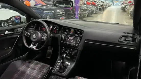 VOLKSWAGEN-GOLF-2.0 TSI GTI 16V TURBO GASOLINA 4P AUTOMÁTICO VOLKSWAGEN-GOLF-2017