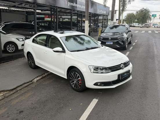 VOLKSWAGEN-JETTA-2012