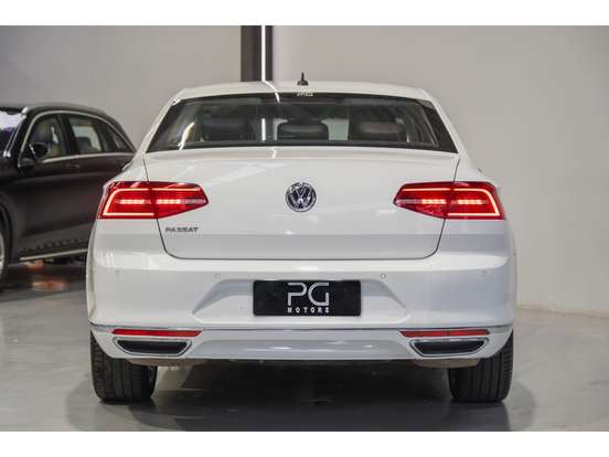 VOLKSWAGEN-PASSAT-2017