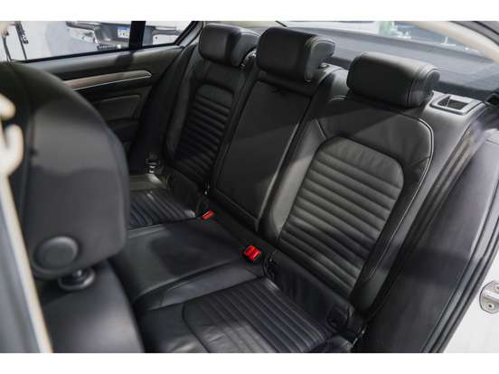 VOLKSWAGEN-PASSAT-2017
