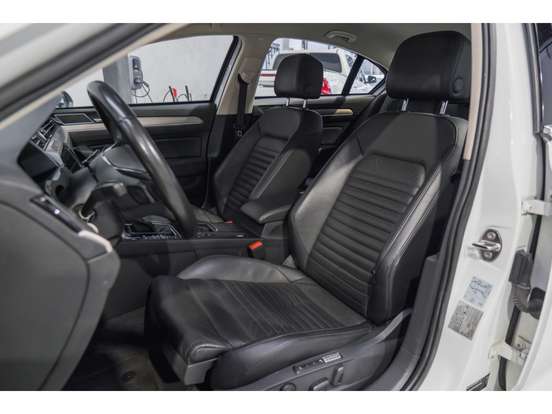 VOLKSWAGEN-PASSAT-2017