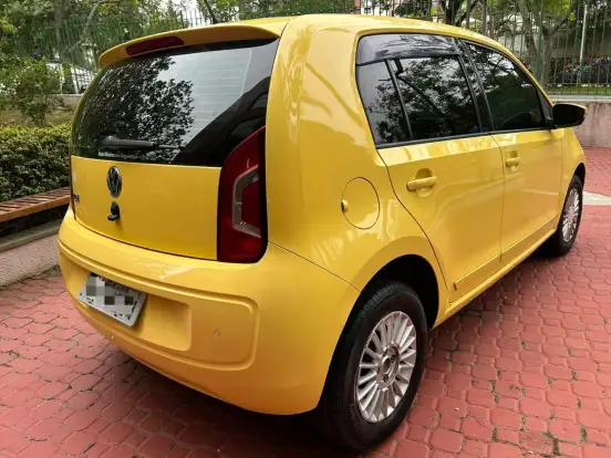 VOLKSWAGEN-UP-2014