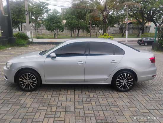 VOLKSWAGEN-JETTA-2011