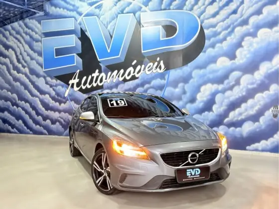 VOLVO V40 2.0 T5 R-DESIGN GASOLINA 4P AUTOMÁTICO