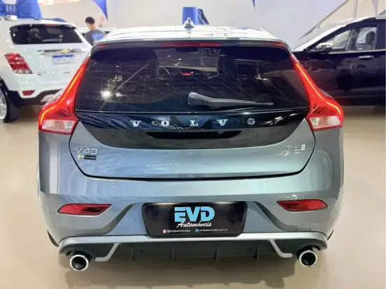 VOLVO-V40-2.0 T5 R-DESIGN GASOLINA 4P AUTOMÁTICO VOLVO-V40-2018