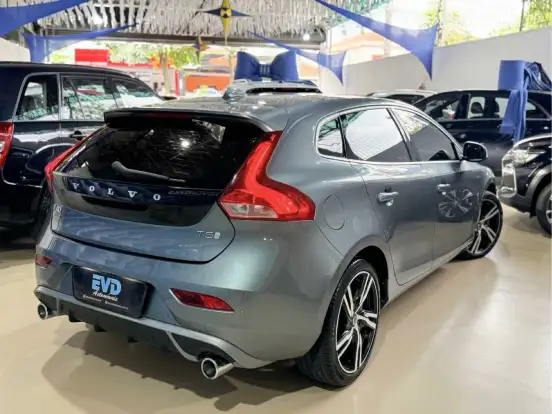 VOLVO-V40-2.0 T5 R-DESIGN GASOLINA 4P AUTOMÁTICO VOLVO-V40-2018