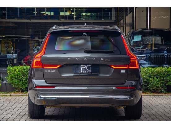 VOLVO-XC60-2022