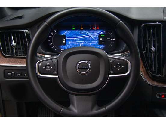 VOLVO-XC60-2022