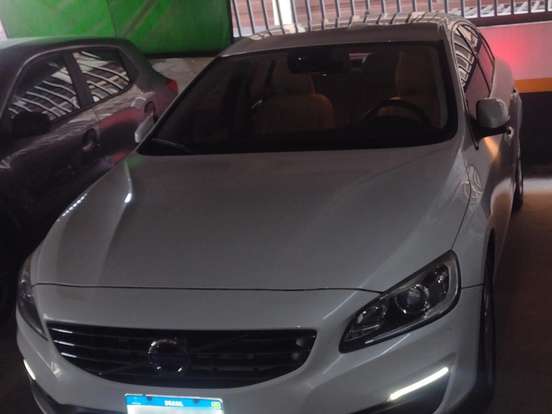 VOLVO-S60-2.0 T4 MOMENTUM GASOLINA 4P AUTOMÁTICO VOLVO-S60-2017