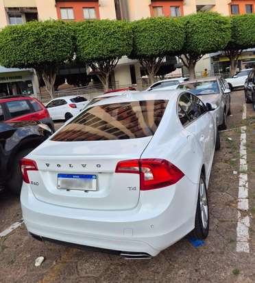 VOLVO-S60-2.0 T4 MOMENTUM GASOLINA 4P AUTOMÁTICO VOLVO-S60-2017