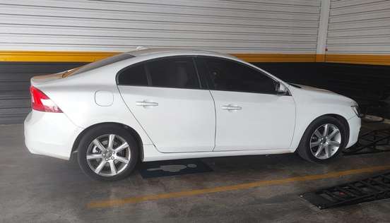 VOLVO-S60-2017