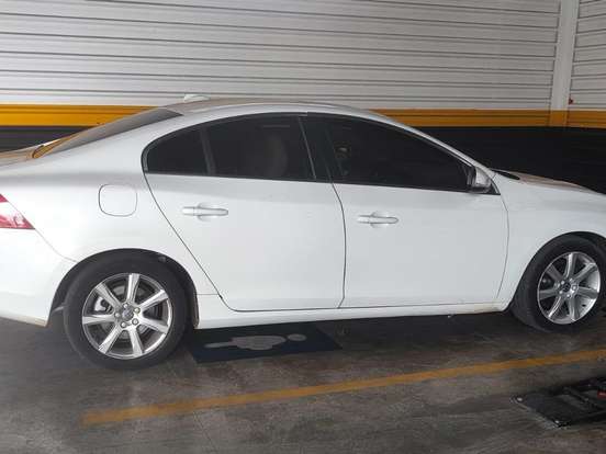 VOLVO-S60-2.0 T4 MOMENTUM GASOLINA 4P AUTOMÁTICO VOLVO-S60-2017