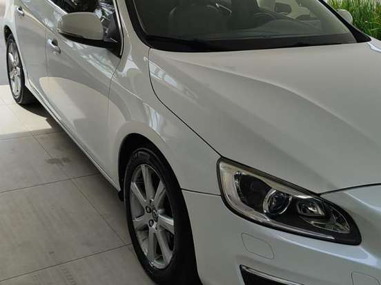 VOLVO-S60-2.0 T4 MOMENTUM GASOLINA 4P AUTOMÁTICO VOLVO-S60-2017