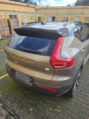 VOLVO-XC40-2021