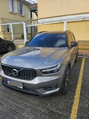VOLVO-XC40-2021