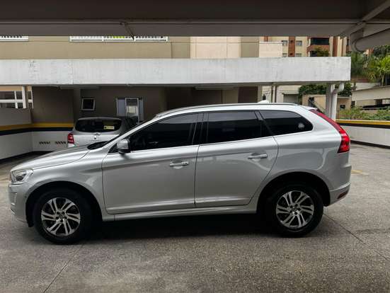 VOLVO-XC60-2015