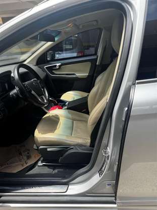 VOLVO-XC60-2015