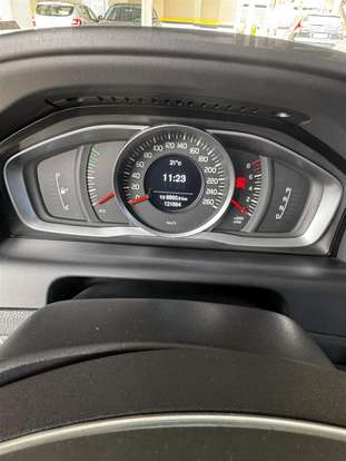 VOLVO-XC60-2015