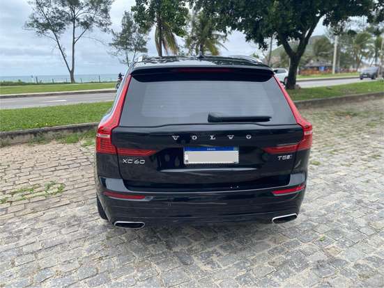 VOLVO-XC60-2017