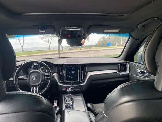 VOLVO-XC60-2017